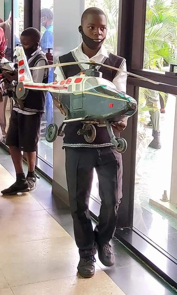 ENUGU STATE GOVERNOR OFFERS SCHOLARSHIP TO A YOUNG INVENTOR OF AIRCRAFT, MP3 RADIO SET