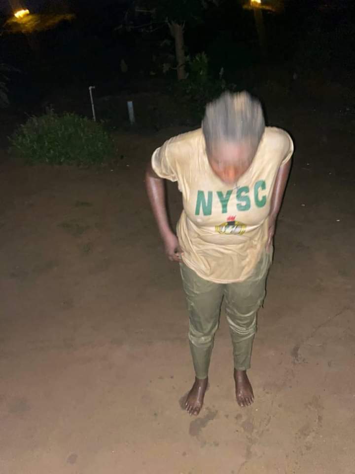 VIDEO: SOLDIER CAUGHT ON CAMERA BATHING NYSC MEMBER WITH UNKNOWN SUBSTANCE IN CALABAR