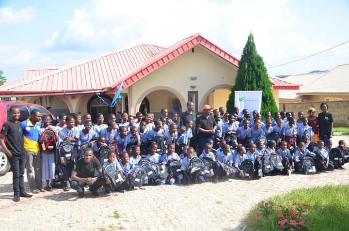 OSUN KING BUILT SCHOOL WITH NO SCHOOL FEES, FREE HOSTEL, FREE FOOD, FREE LAPTOPS